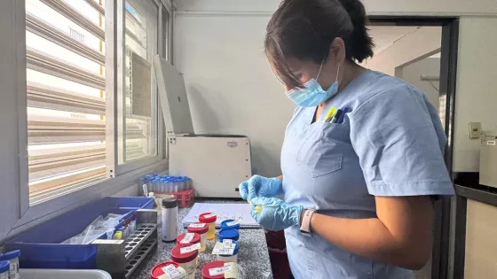 El Laboratorio Central del hospital Materno Infantil procesó más de 3 mil estudios diarios durante 2025