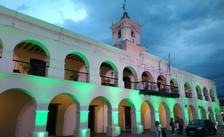 Salta iluminó el Cabildo de verde para visibilizar el Colangiocarcinoma