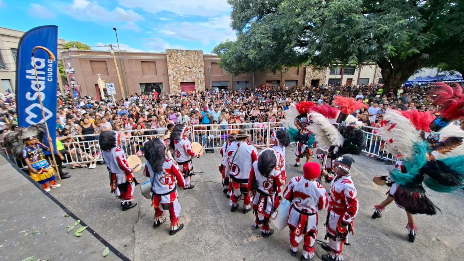 La ciudad vivió un finde largo a puro amor y carnaval