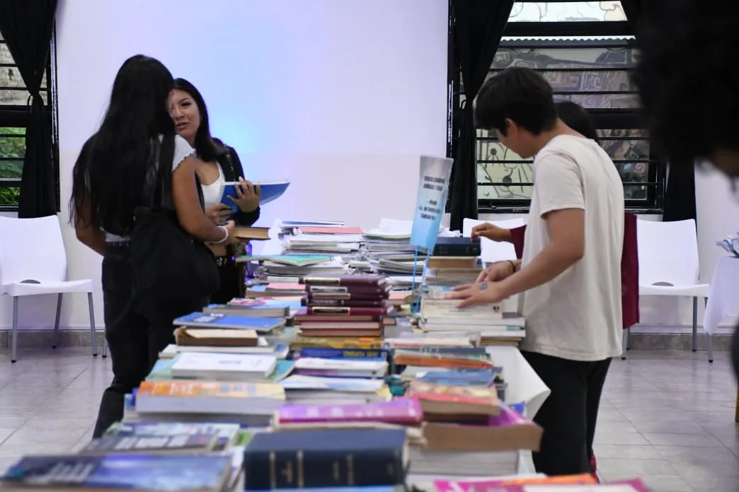 Sumate a la 2° colecta de libros y apuntes del nivel superior
