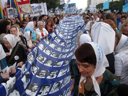 A 50 años del golpe de Estado, organismos de derechos humanos marchan unidos y cuestionan al Gobierno