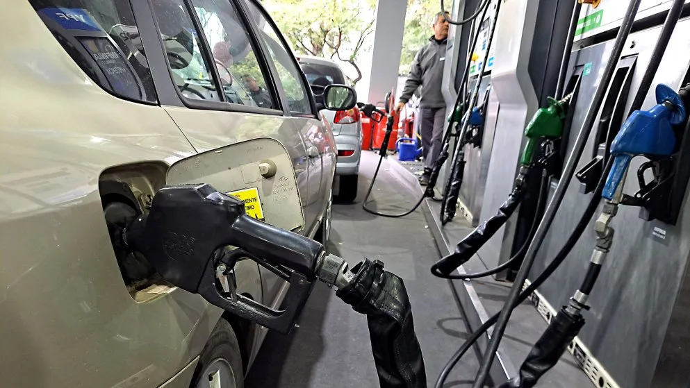 Suba de 5% de los combustibles