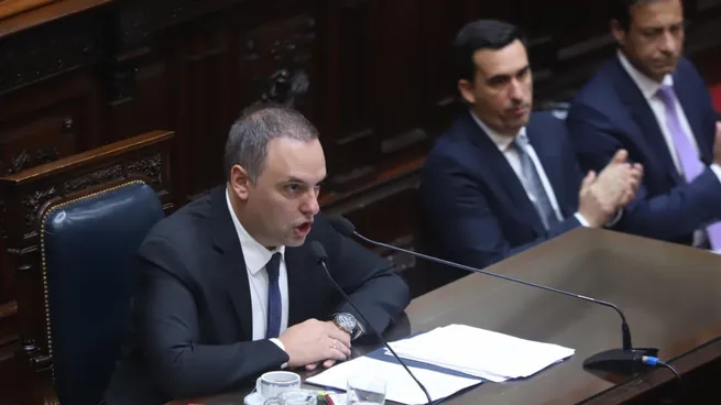 Un Manuel Adorni guionado expuso en Diputados: show de Javier Milei en la previa y pocas explicaciones