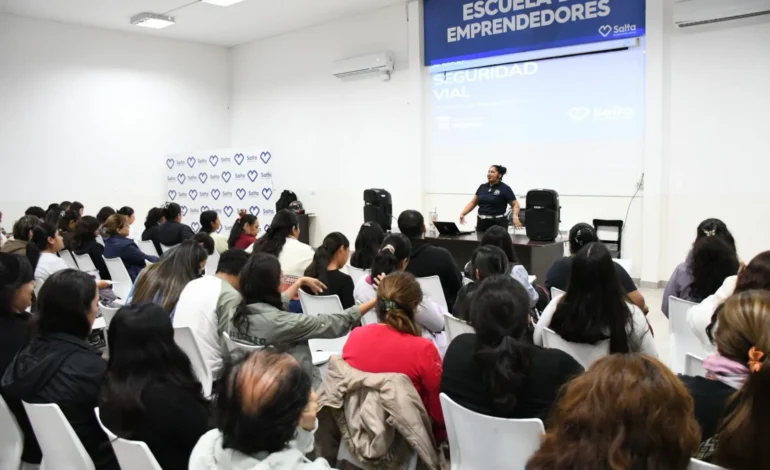 Continúan las clases teóricas en la Escuela de Manejo