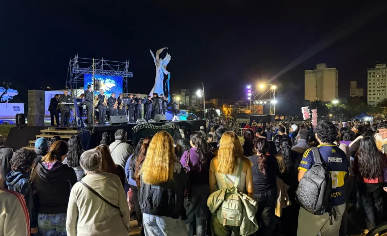 Homenaje y emoción en la Vigilia Patriótica del Campo de la Cruz
