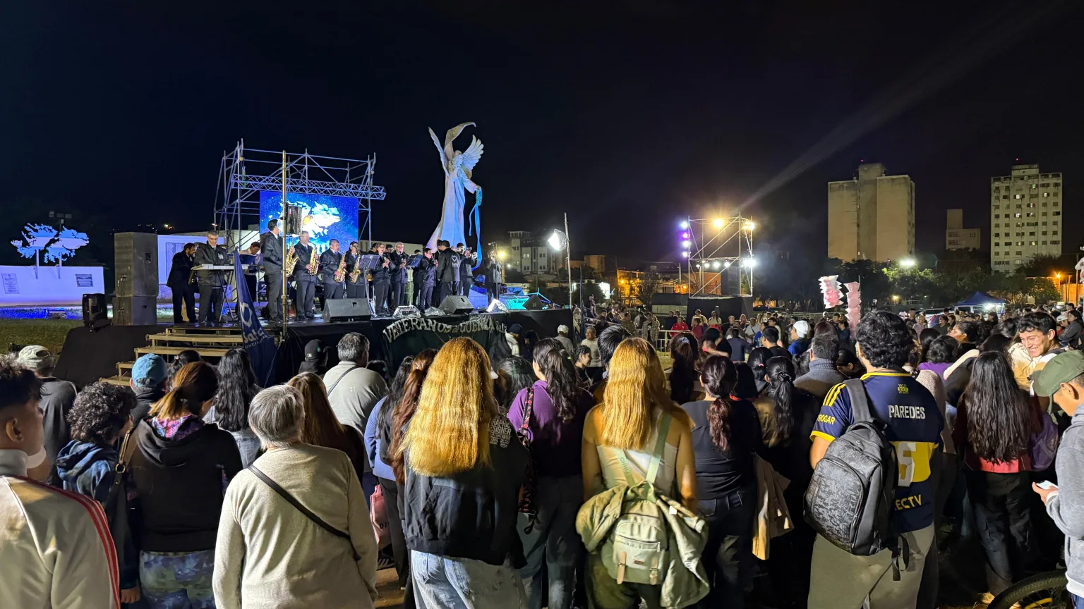 Homenaje y emoción en la Vigilia Patriótica del Campo de la Cruz