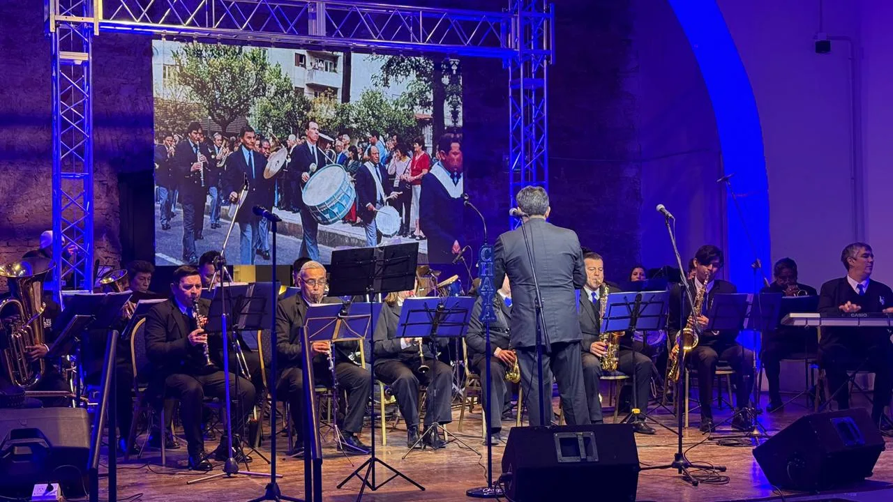 La Banda Municipal festejó sus 40 años en una noche llena de emoción y música