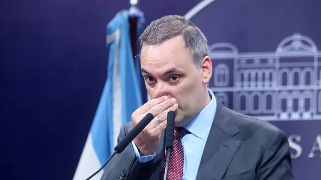 Crisis sin fin del Gobierno: ahora piden la detención de Manuel Adorni por “apretar a un testigo”