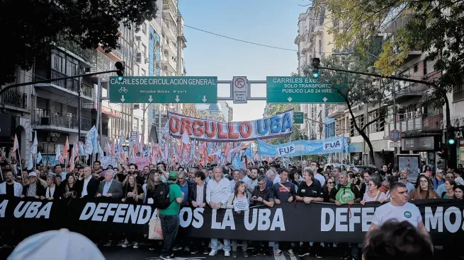 Universidades marchan en todo el país contra el ajuste de Javier Milei y por la ley de Financiamiento