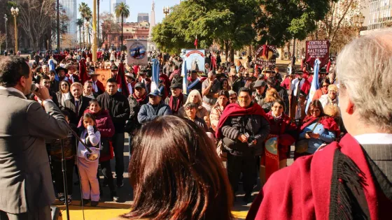 Más de 300 personas homenajearon al General Güemes en Plaza de Mayo