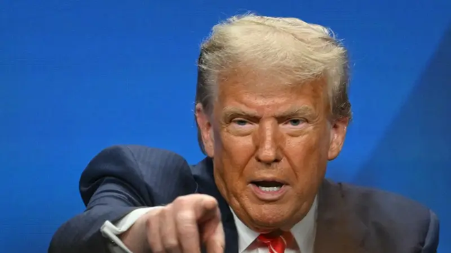 Donald Trump presiona a Irán y pone plazo de 60 días para evitar peajes en el estrecho de Ormuz