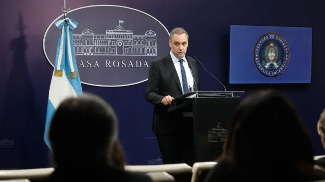 La causa contra Manuel Adorni avanza: deberá declarar en agosto y una testigo complicó su situación judicial