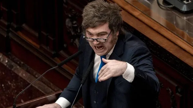 Javier Milei volvió a apuntar contra los periodistas mientras dirigentes de todos los espacios saludaron a la prensa