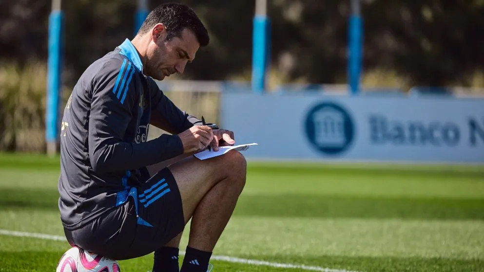 Scaloni analiza dos cambios y comienza a perfilar los titulares para enfrentar a Austria