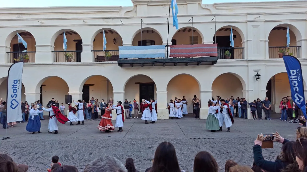 Imponente presentación del ballet “Tradición Salteña” por el 9 de Julio