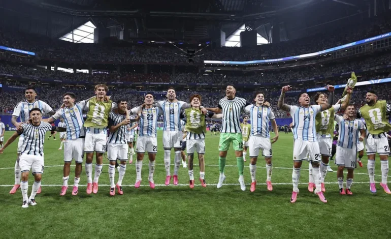 Argentina se metió en cuartos y se ilusiona con el bicampeonato: los rivales que se puede cruzar