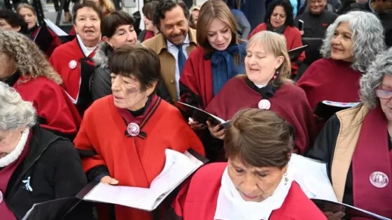 Sáenz y Pettovello pusieron en marcha el Tren 25 de Mayo en Salta: “Trabajamos juntos para acercar servicios a nuestra gente”
