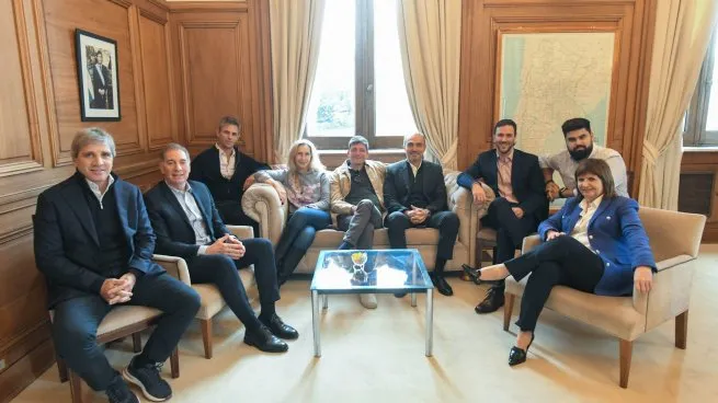 La mesa política vuelve a reunirse de cara a una semana clave