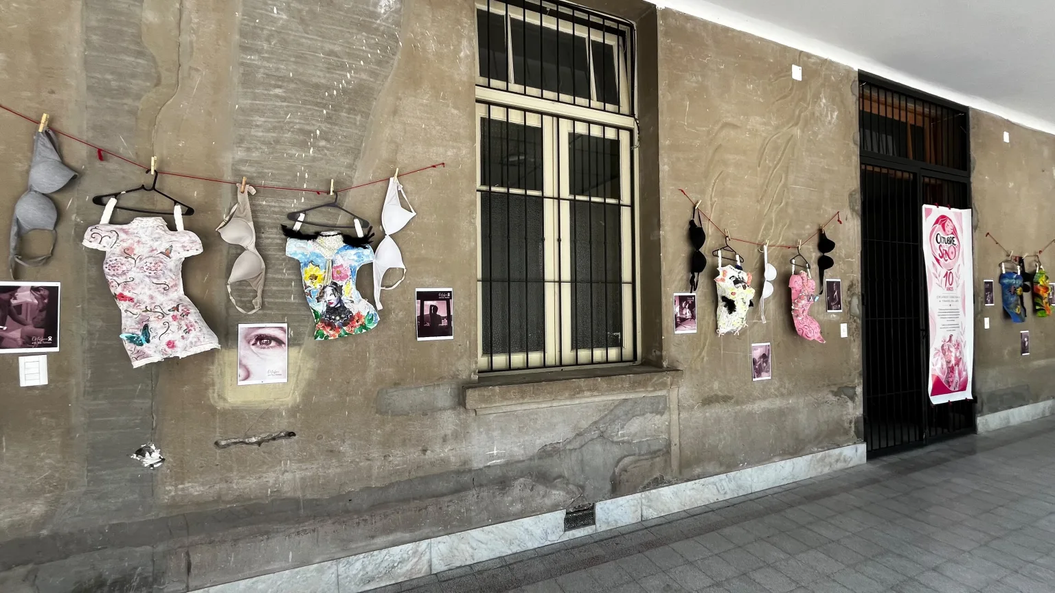 “Octubre en tu Seno” celebra diez años y se exhibe en el Paseo Ex Palúdica