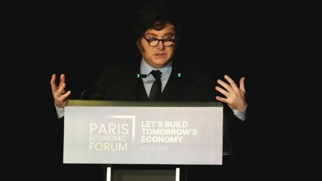 La campaña arrancó en París: Milei polariza y el peronismo hace cuentas sin PASO
