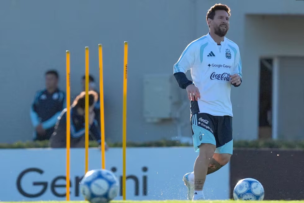 Messi hace su último pase de magia en una noche a pura emoción