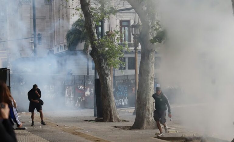 Protestas y jornada clave en el Congreso: la marcha terminó con incidentes y detenidos
